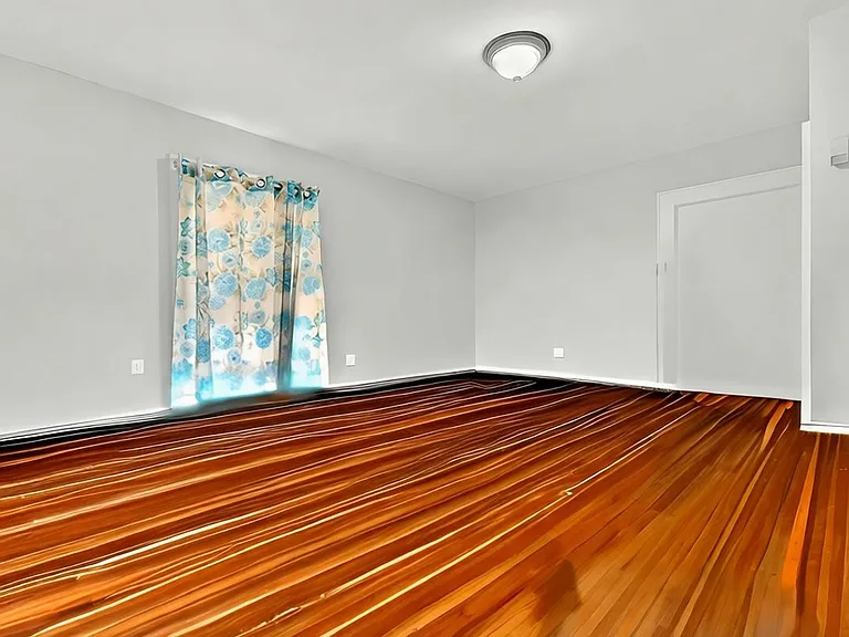 1440 Wood Ave — Photo 2