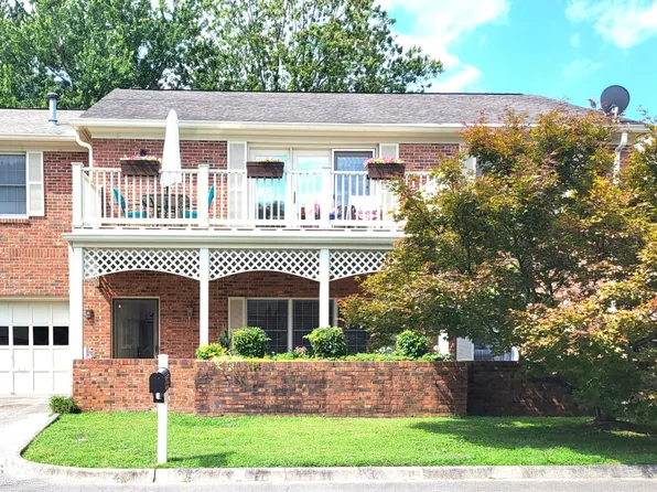 1015 Hardwick Dr, Maryville, TN 37803