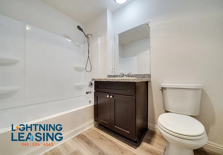 2850 Riverside Dr #3-207 — Photo 8