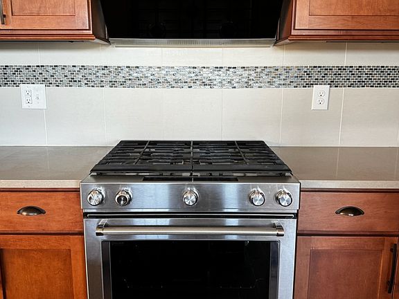 5th image of 1332 Williamsburg Walk NE