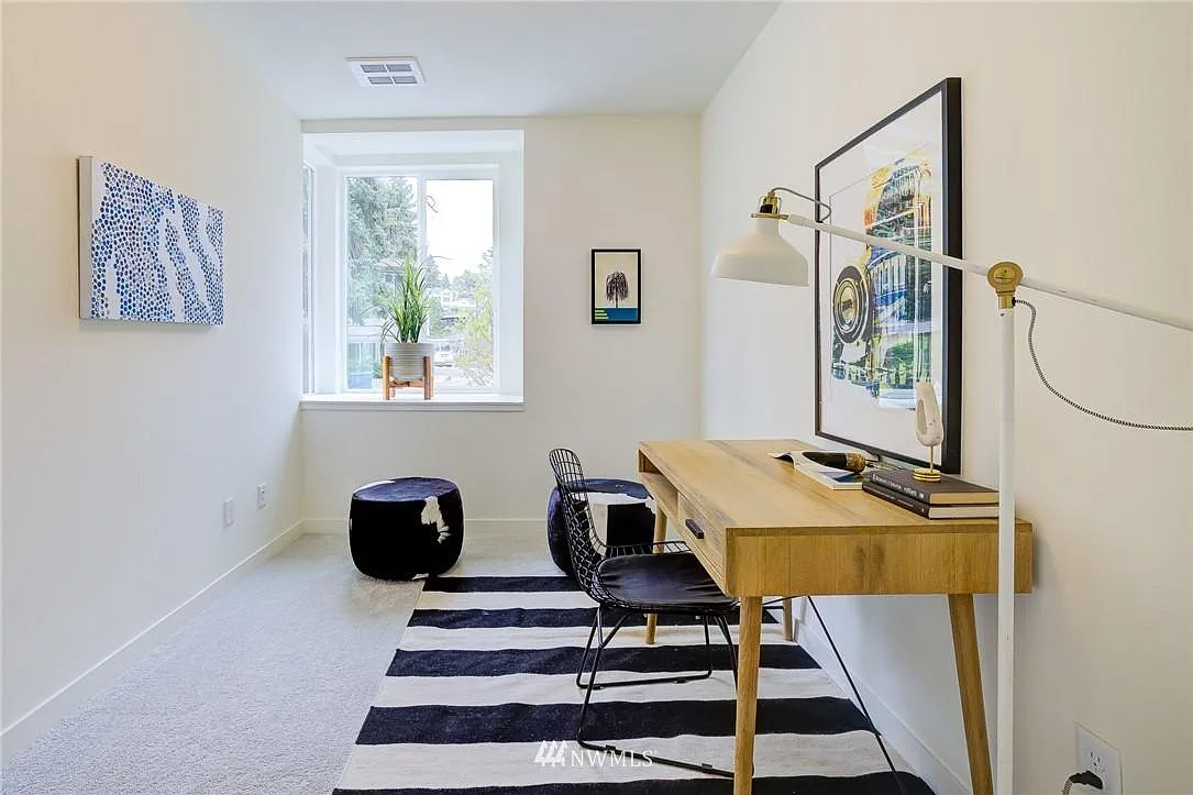 2 bed, 1013 sqft, $3,300 — Photo 2