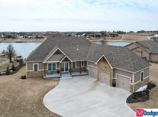 17805 N Reflection Cir, Bennington, NE 68007