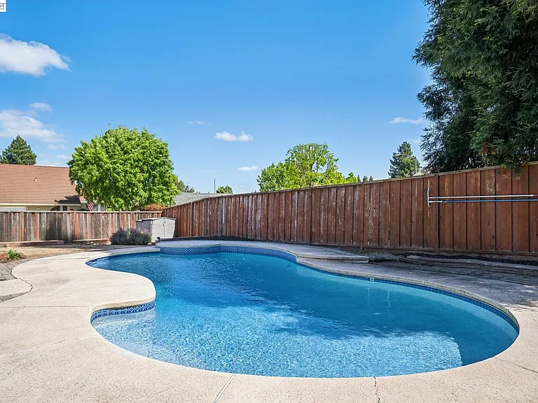 201 Ramon Pl — Photo 43