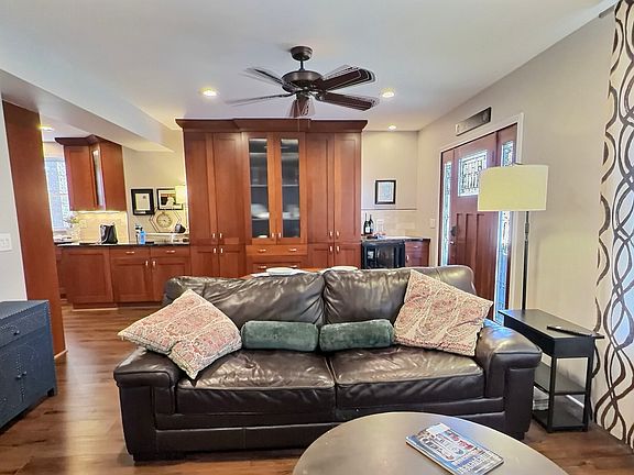4th image of 10711 S Artesian Ave