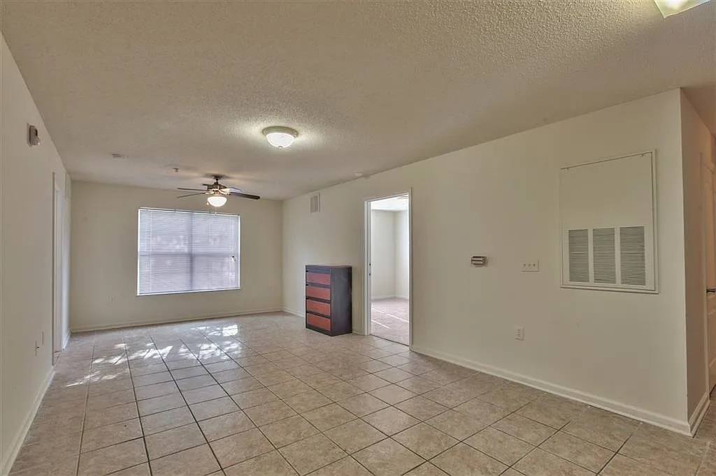 3 bed, 1264 sqft, $1,200 — Photo 4