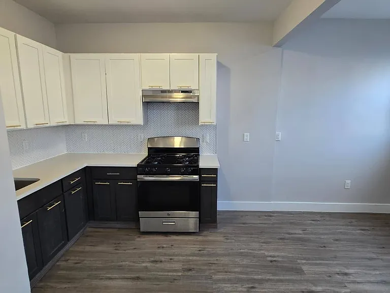 327 S 19th St #3RR — Photo 1
