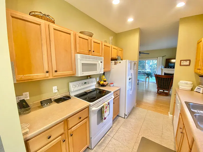 22 Irene Ave — Photo 1