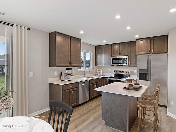 3rd image of 133 Sunflower Blvd