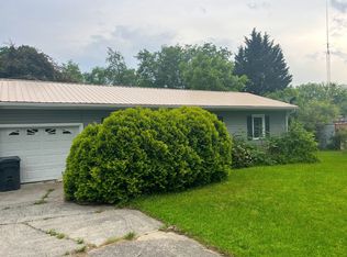 1708 Willow Rd, Hendersonville, NC 28739