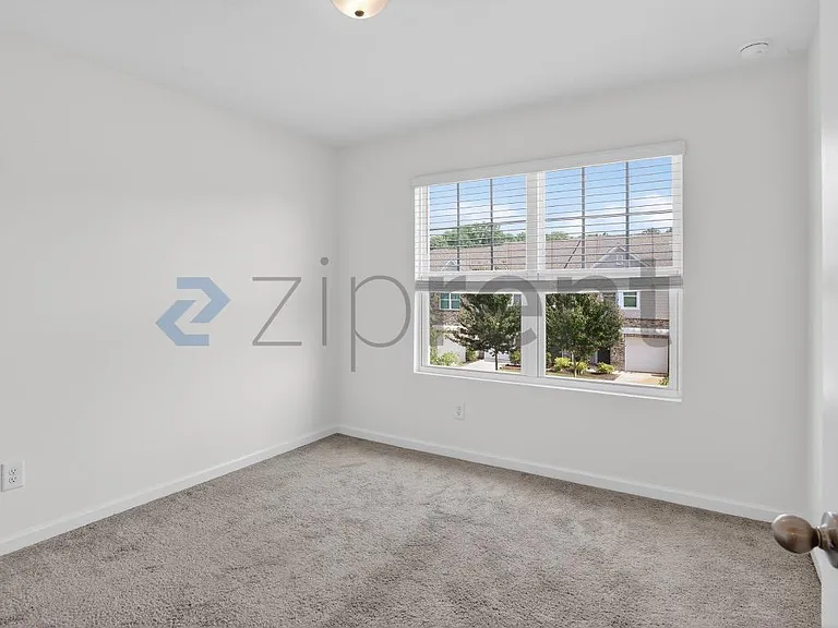 173 Swindon Dr — Photo 16