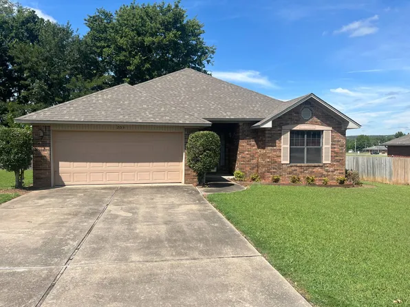 203 N 25th St, Ozark, AR 72949