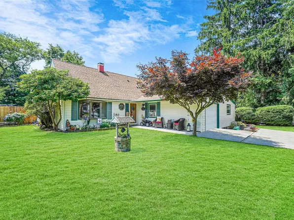 8 Slate Lane, Islandia, NY 11749