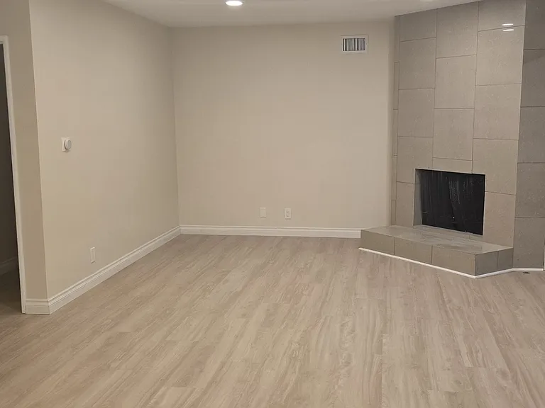 20533 Stagg St — Photo 2