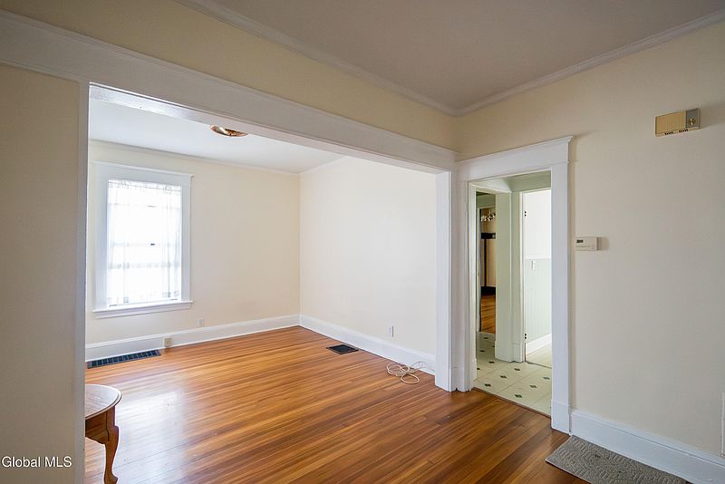 3rd image of 4 Frost Place