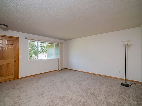 3rd image of 1508 188th St NE