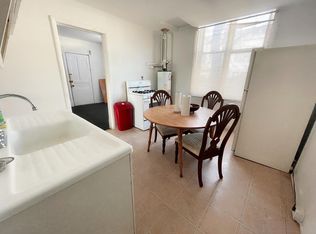 649 W 28th St #1F, Chicago, IL 60616