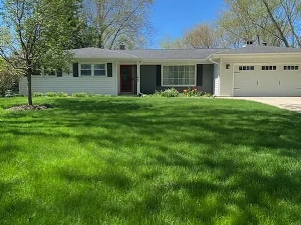 1645 Indianwood DRIVE, Brookfield, WI 53005