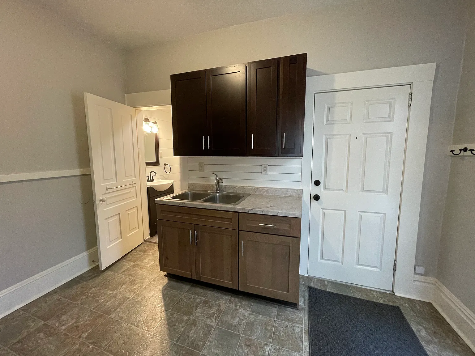 Studio, 476 sqft, $975 — Photo 2