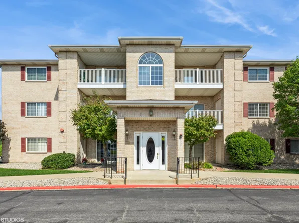 2035 W 75th Pl Unit 33, Merrillville, IN 46410