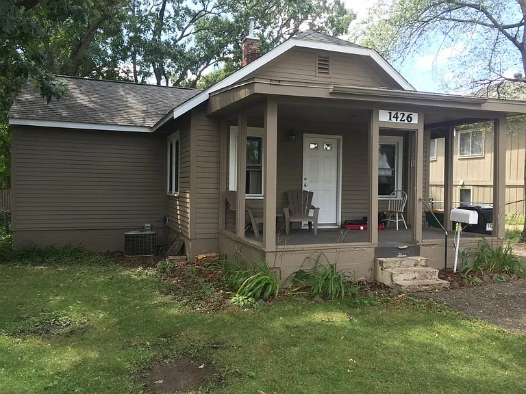 Great 3 bedroom house in quiet neighborhood