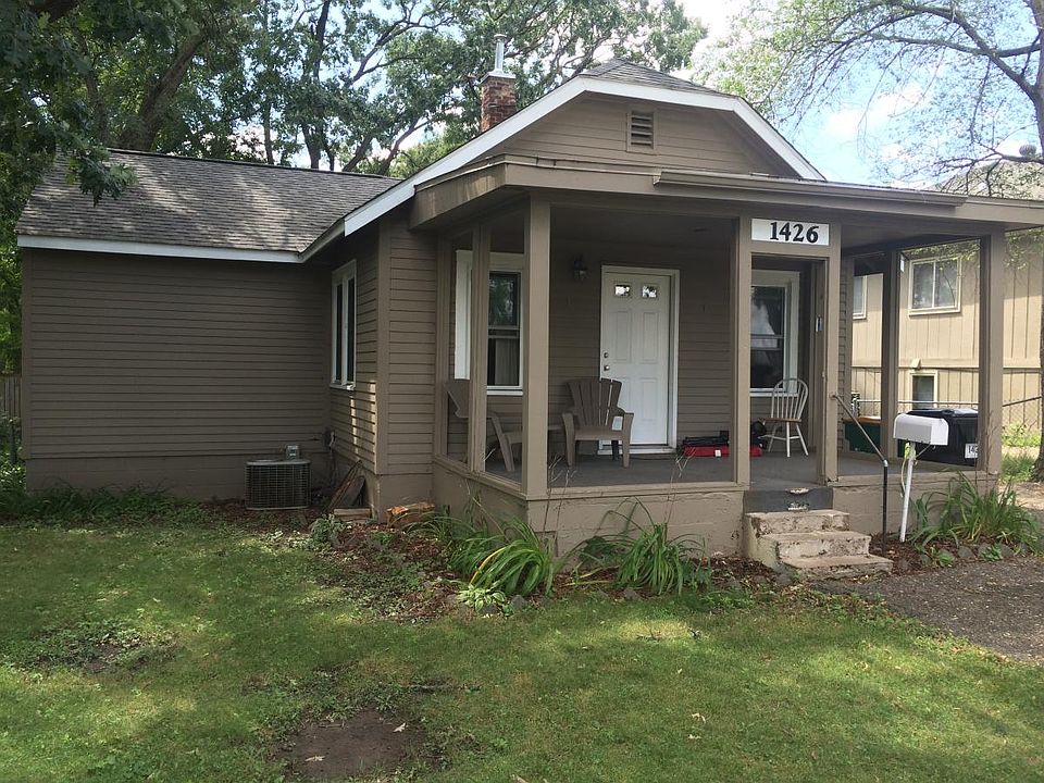 Great 3 bedroom house in quiet neighborhood