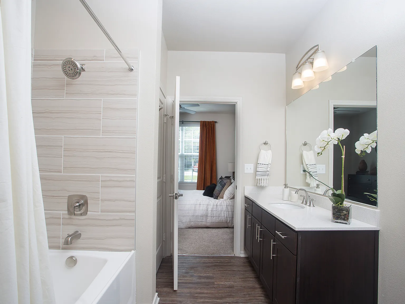 Lakeside Villas — Photo 4
