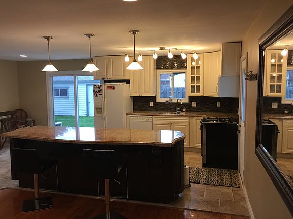 5th image of 43097 Hyde Park Dr