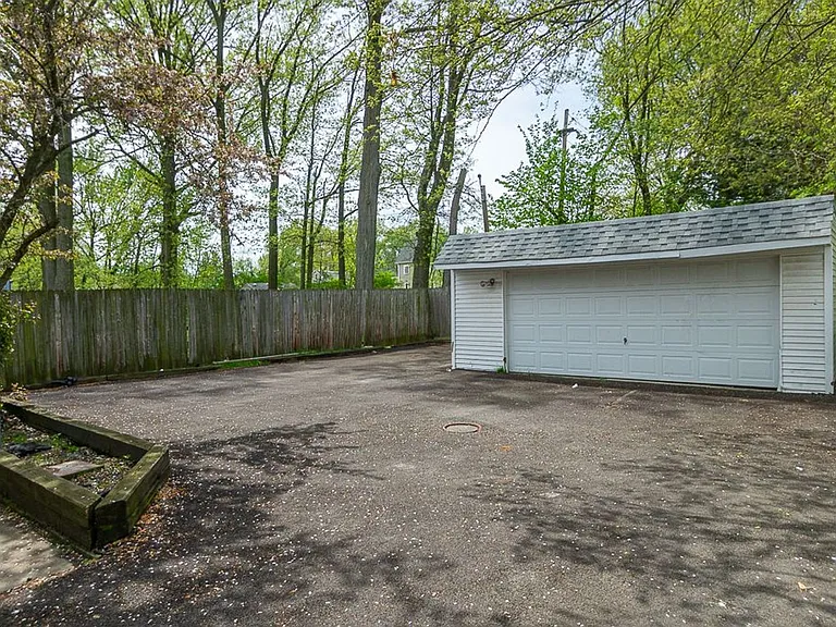 1340 Sheffield Rd — Photo 15