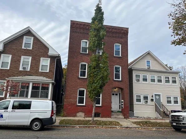 53 Pine St, Holyoke, MA 01040