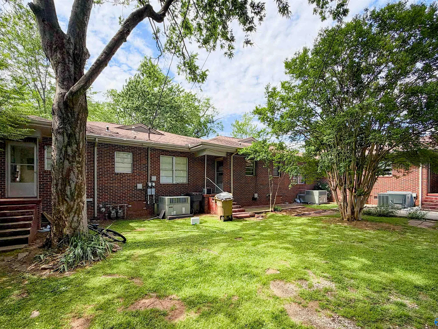 2 bed, 1.0 bath, 860 sqft, $1,150 — Photo 2