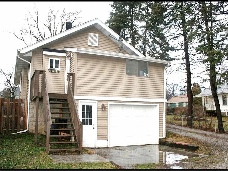 89 Marion Ave — Photo 2
