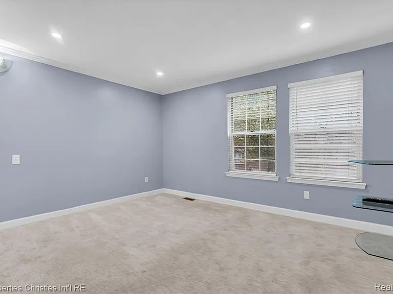 6651 Hearthside Ct — Photo 11