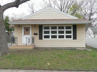 535 Division St, Crete, IL 60417