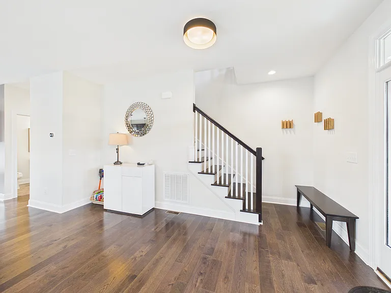912 Kentwood Dr — Photo 13