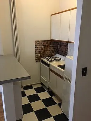 Rented by Eric Goodman Realty Corp | media 10