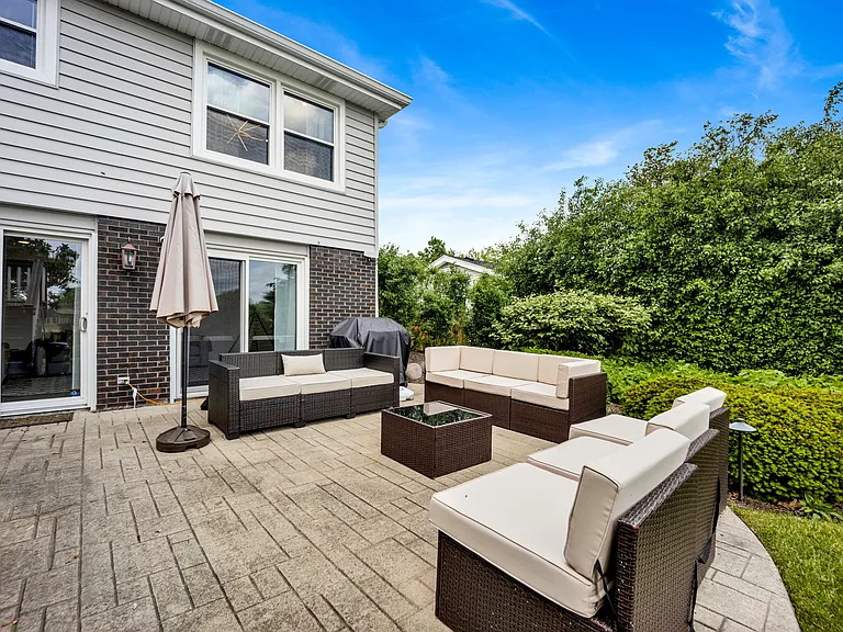 1135 Crestwood Dr — Photo 34