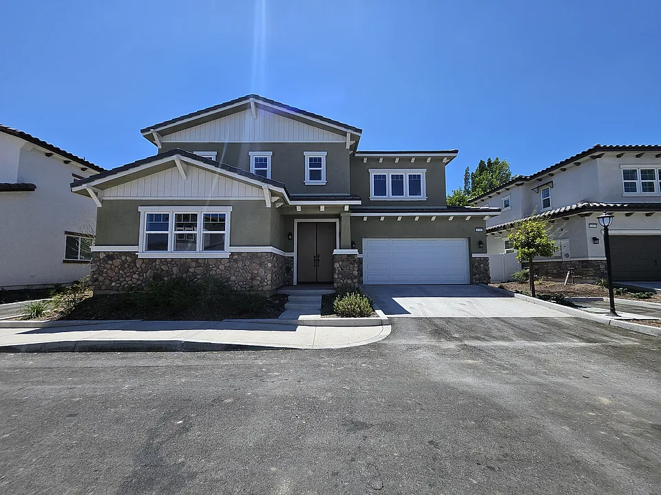 1355 Point Loma Pl