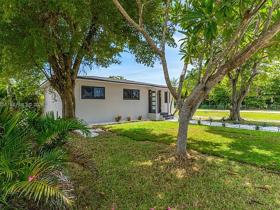 4th image of 544 NW 12th St