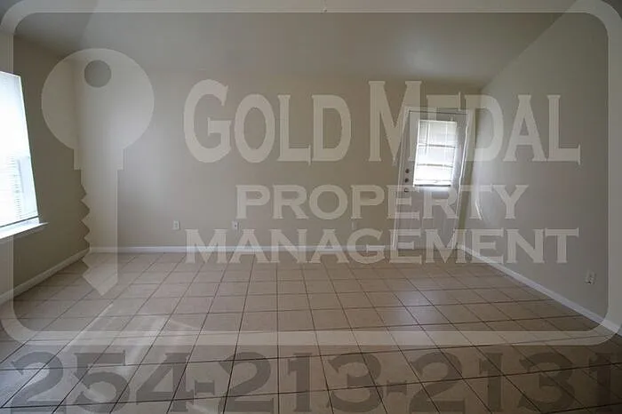 3 bed, 2.0 bath, 1152 sqft, $975 — Photo 2