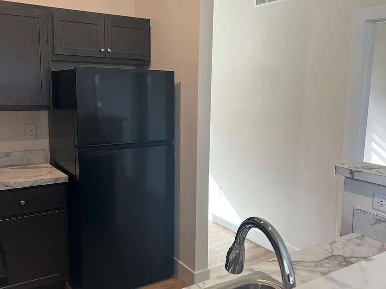 404 Court Yard Ln — Photo 3