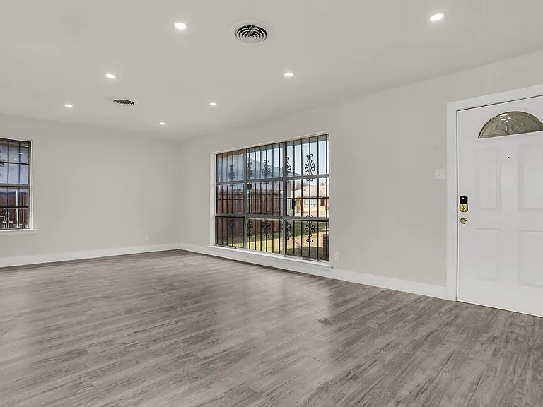 1246 Brookmere Dr — Photo 5