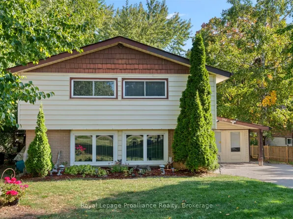 394 Sunset Blvd, Clarington, ON L1B 1C8