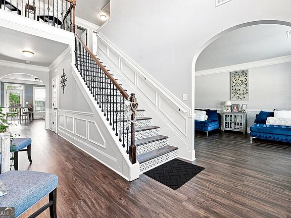 4th image of 612 Baffling Ln