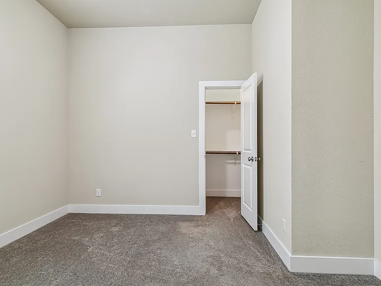 2508 Sanders Ct — Photo 23
