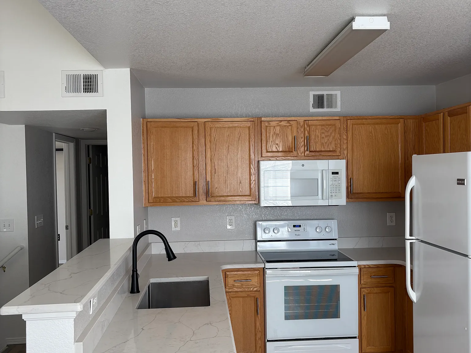 2 bed, 1180 sqft, $2,100 — Photo 4