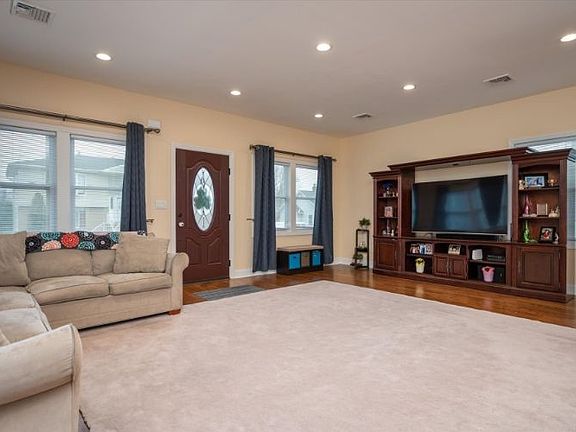 5th image of 54 McKinley Ave