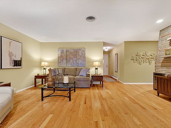 5th image of 1649 Southview Dr