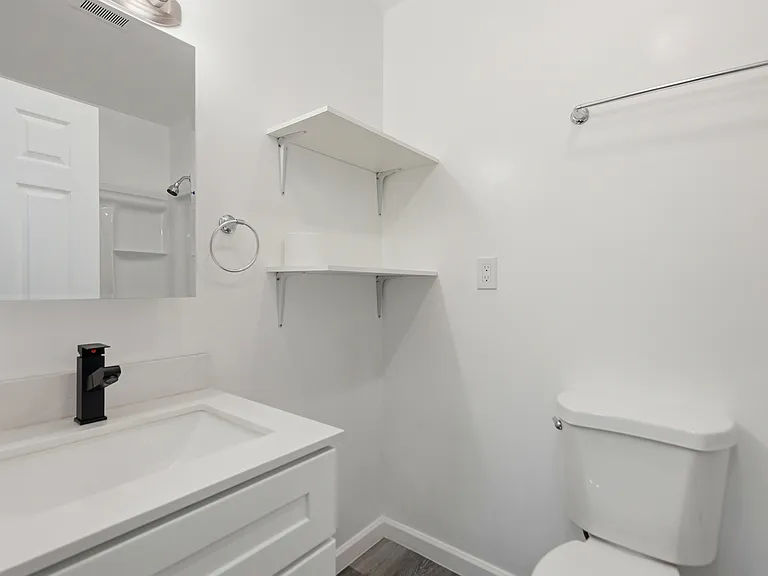 444 Merritt Ave #202 — Photo 12