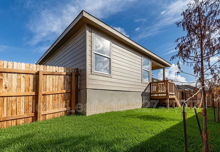 706 Red Field Way — Photo 37