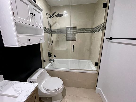 3rd image of 1334 S Carmelina Ave APT 2
